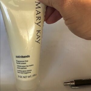 Mary Kay Satin Hands Fragrance-Free Hand Cream - White